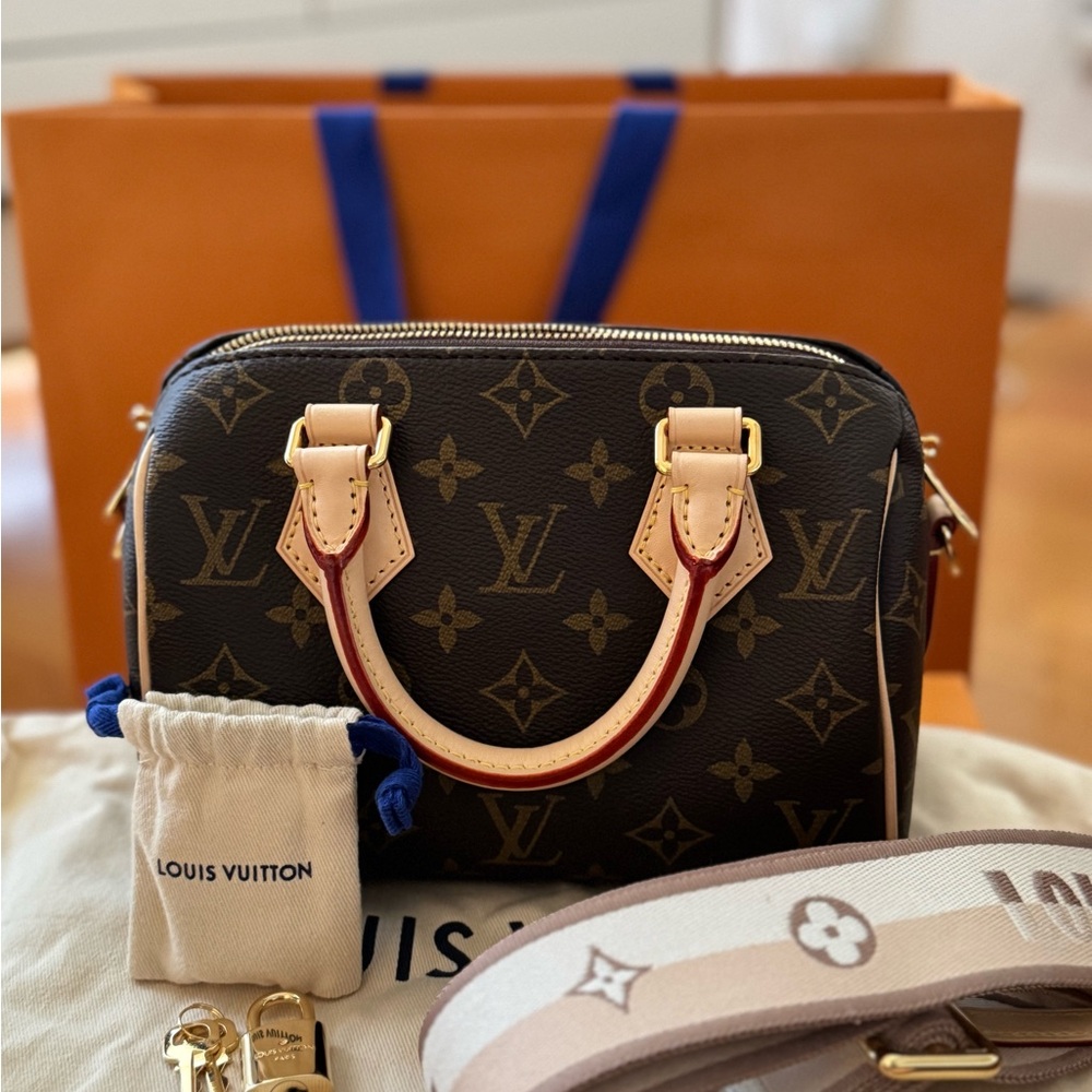 LV Speedy Bandouliere 20 - Picture 2 of 16